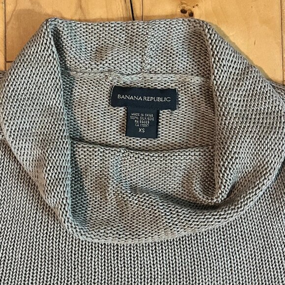 XS Banana Republic Taupe Silk Knit Mock-Neck Long Sleeve - Picture 3 of 7